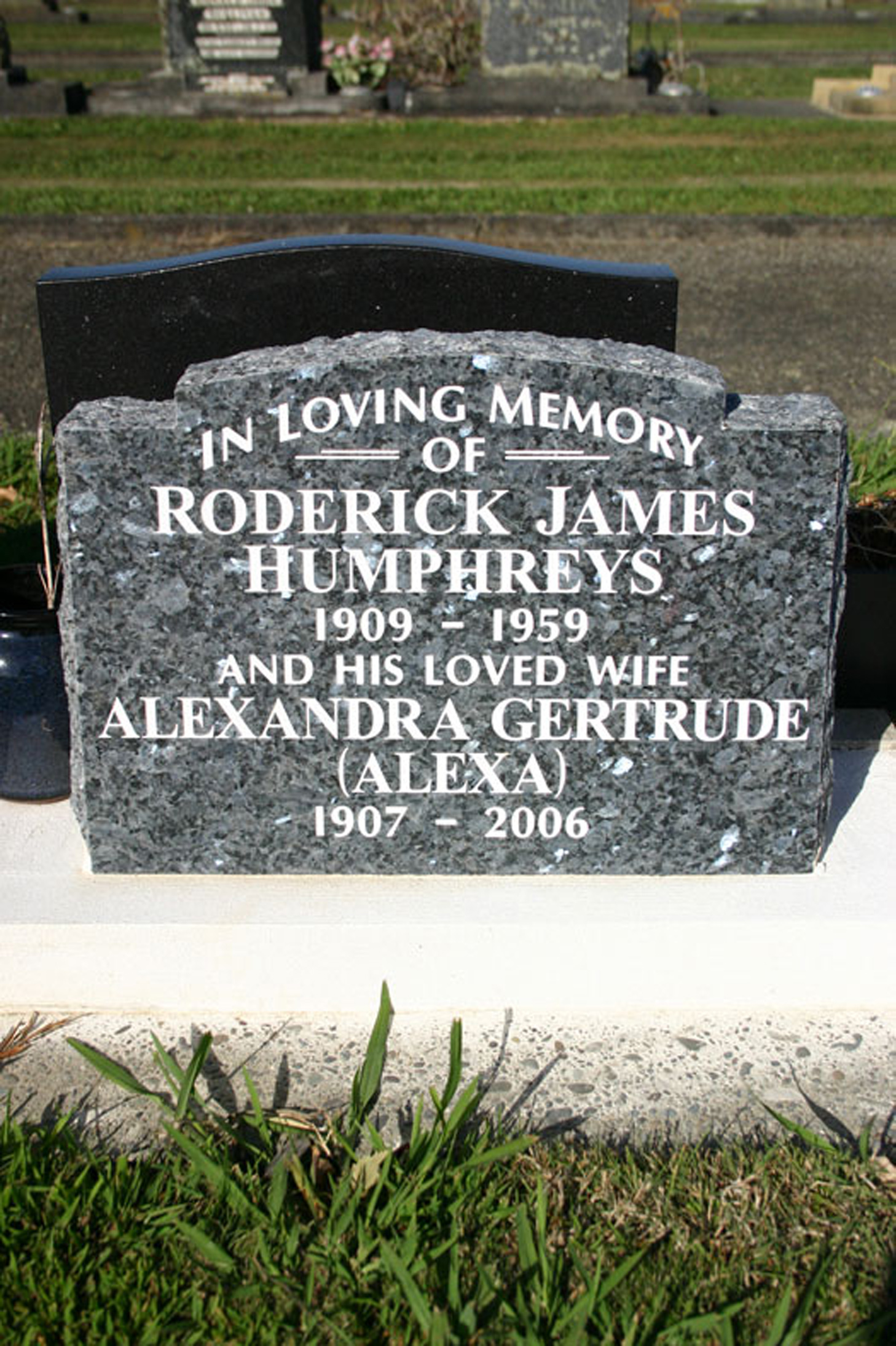 Photo of headstones/Roderick James Humphreys d 1959 hdstn Palmerston North